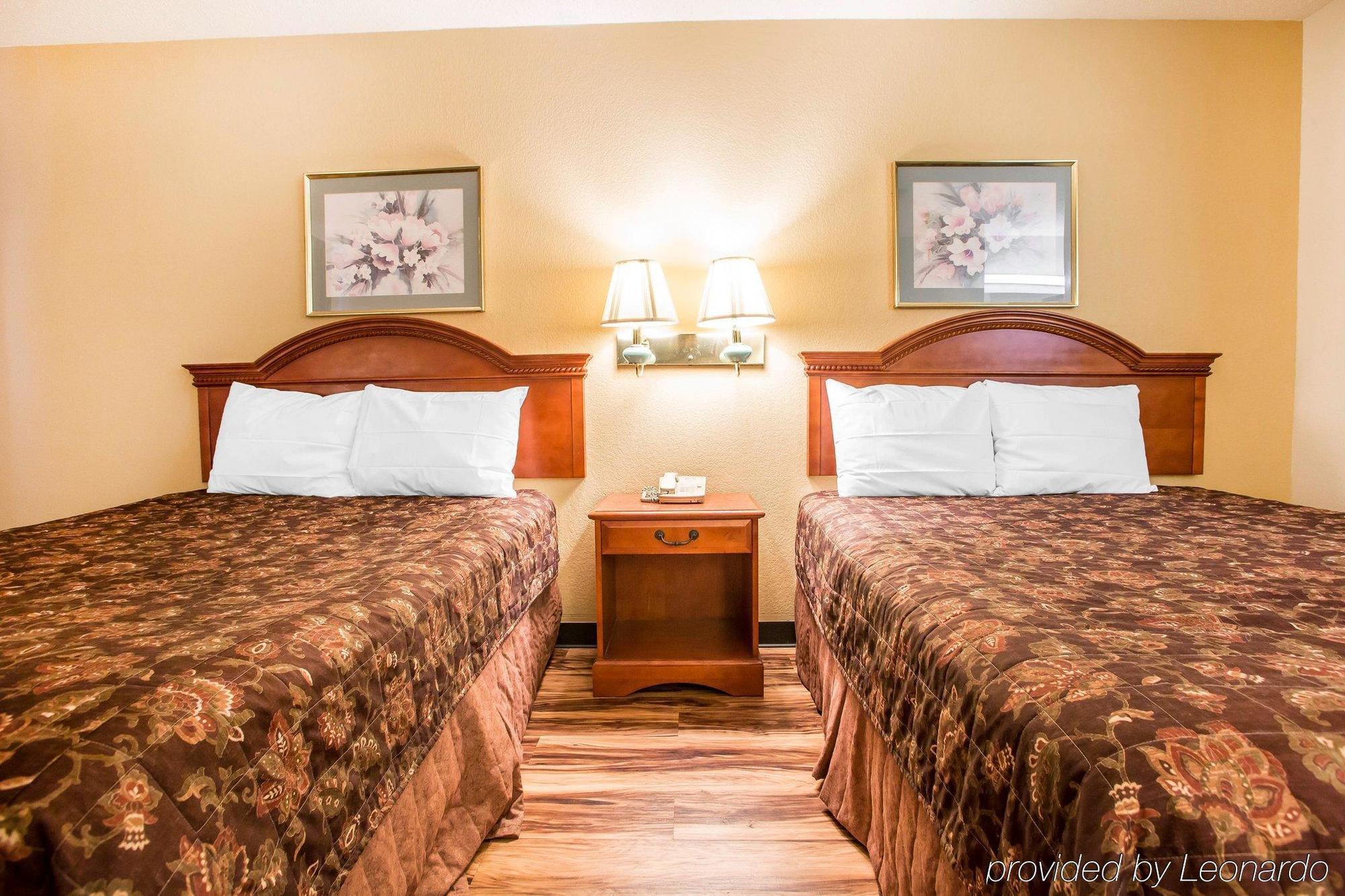 Red Lion Inn & Suites Caseyville ภายนอก รูปภาพ