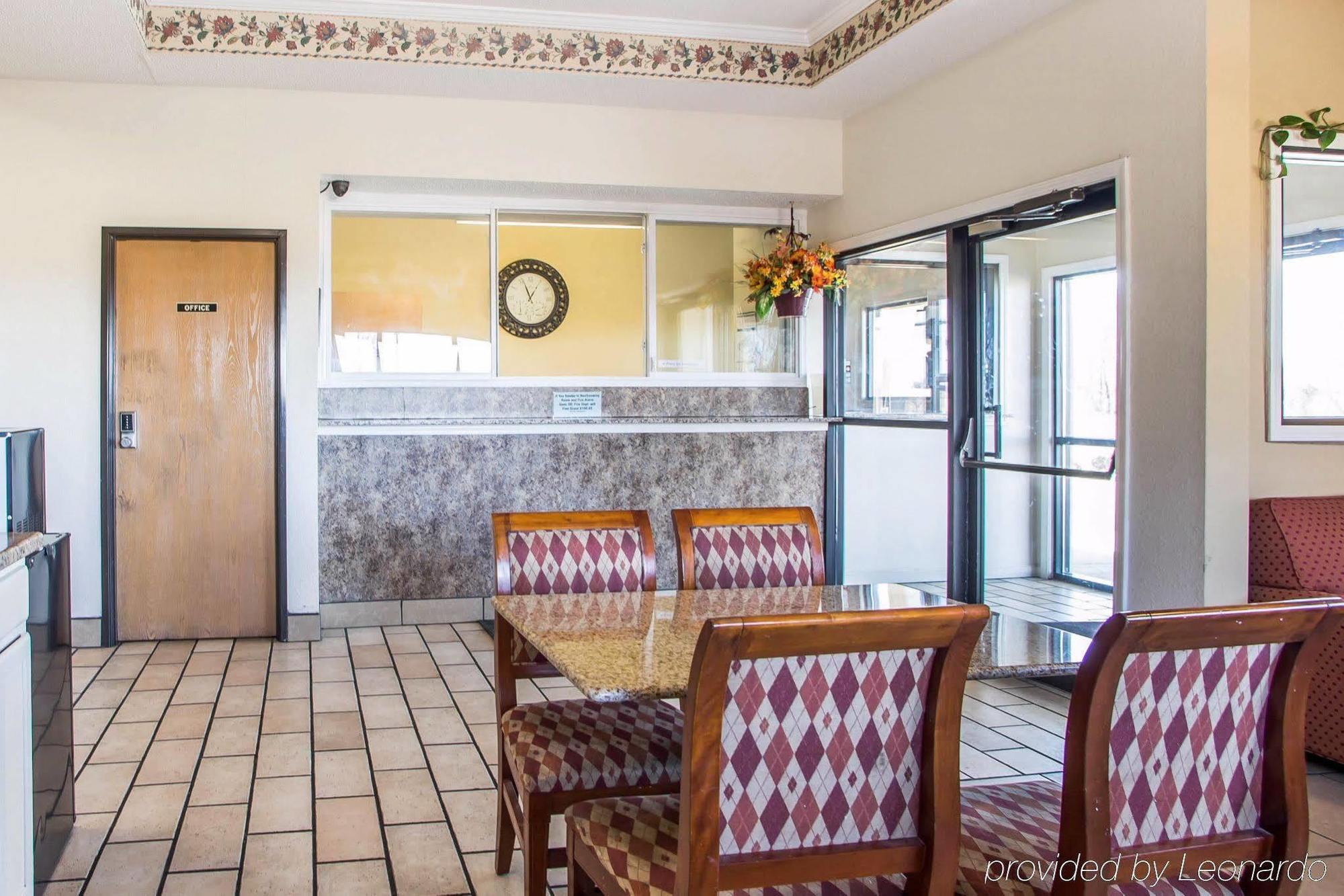 Red Lion Inn & Suites Caseyville ภายนอก รูปภาพ