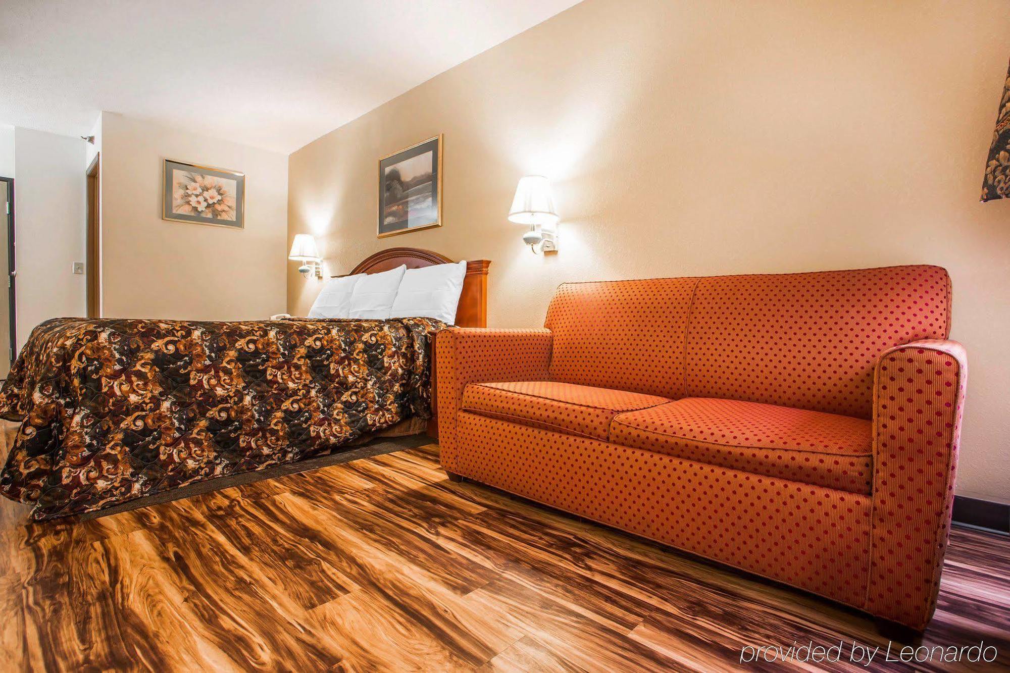 Red Lion Inn & Suites Caseyville ภายนอก รูปภาพ