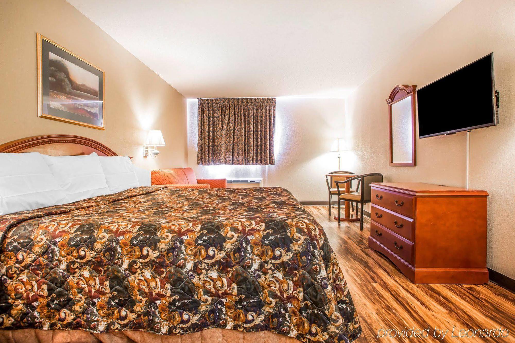 Red Lion Inn & Suites Caseyville ภายนอก รูปภาพ