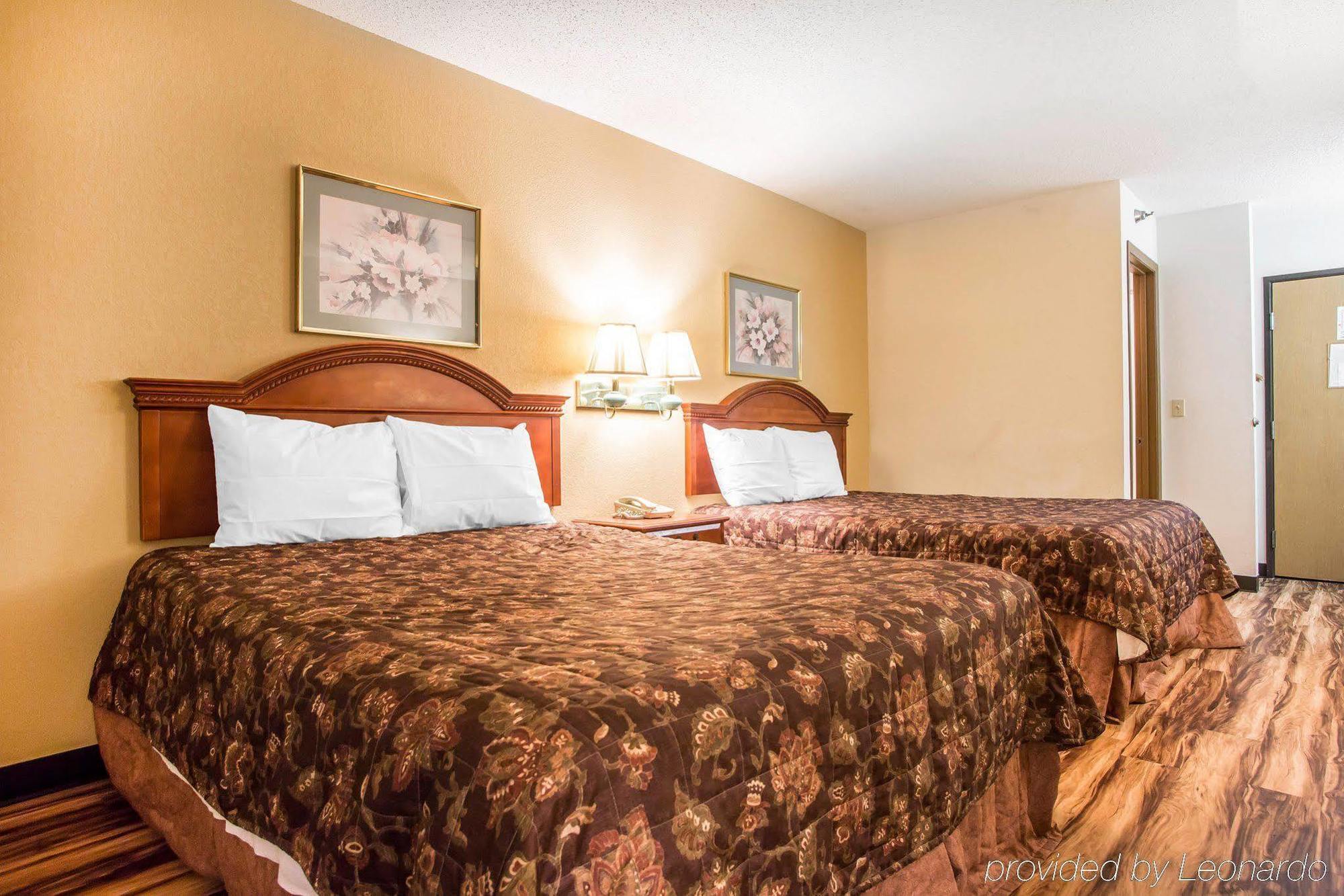 Red Lion Inn & Suites Caseyville ภายนอก รูปภาพ